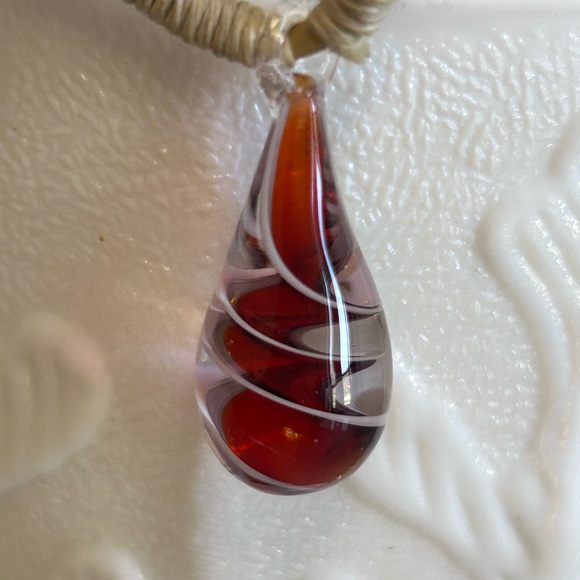 Hemp with Lampwork red swirled glass teardrop pendant - Picture 2 of 12